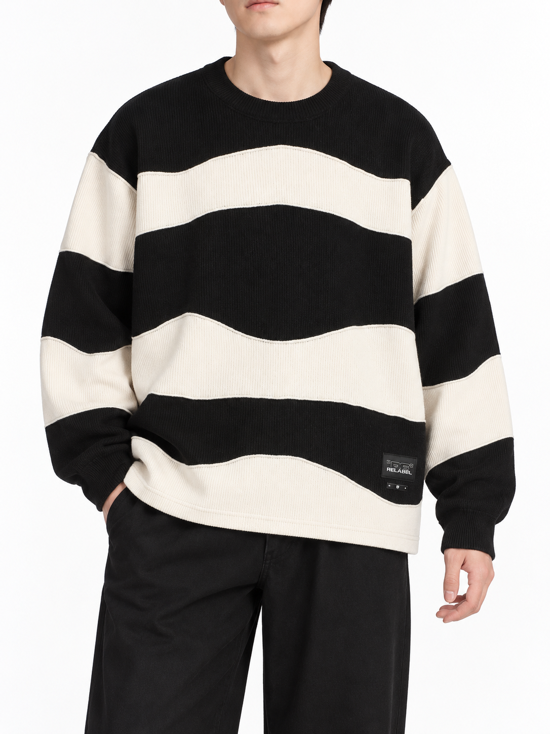 Pull Léger à Larges Rayures Courbes Noir et Blanc | RELABEL