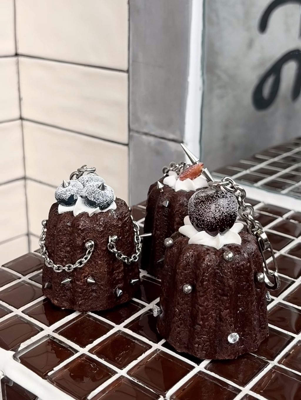 Breloque Canelé à la Cerise