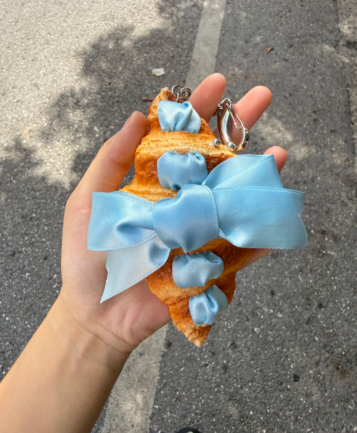 Breloque Croissant Réaliste