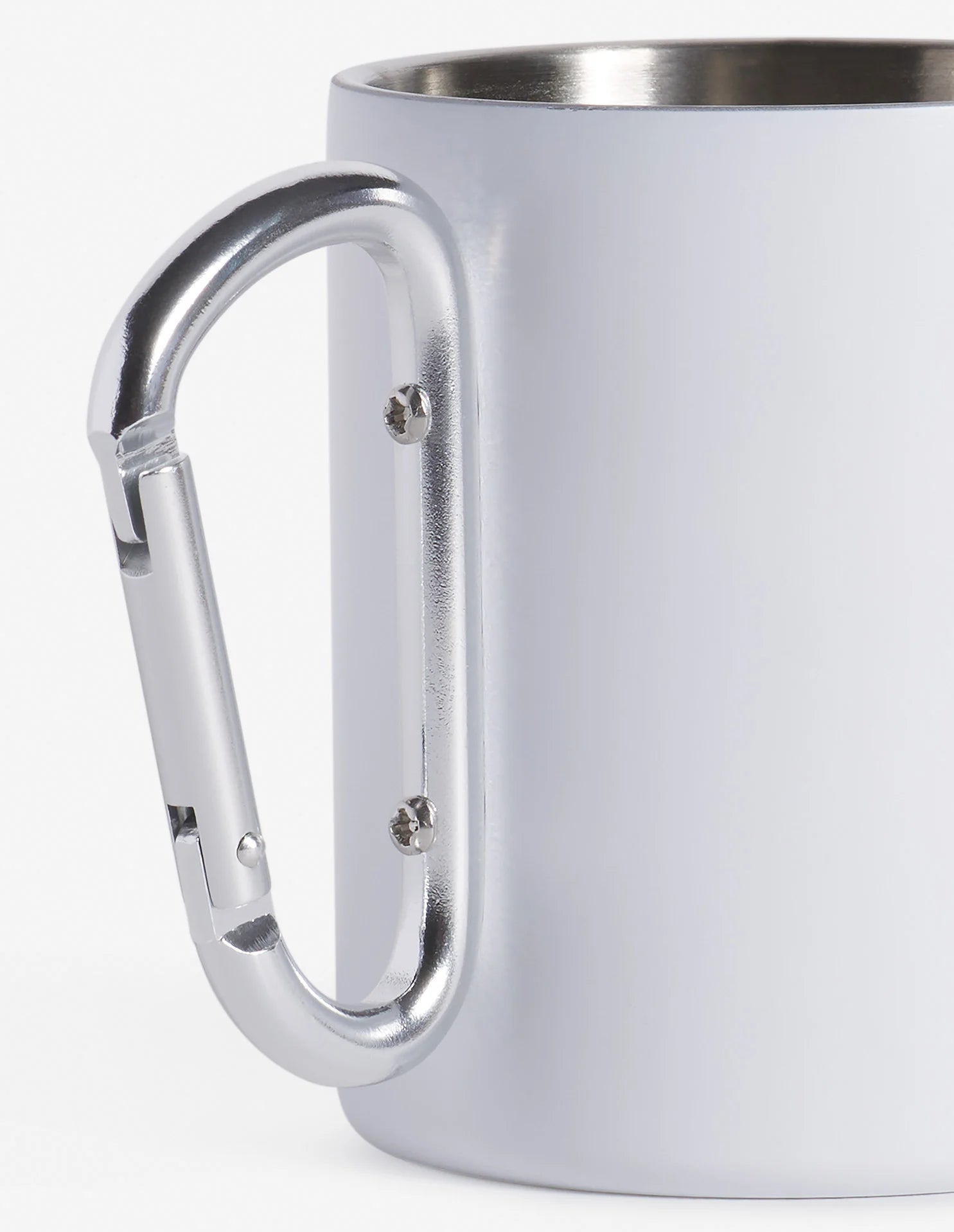 Détail du mousqueton métallique du mug isotherme Café Kitsuné