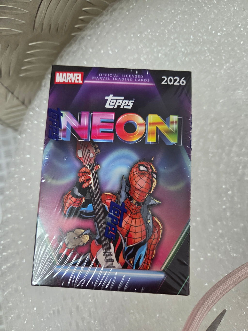 2026 Topps Neon Marvel - value Box