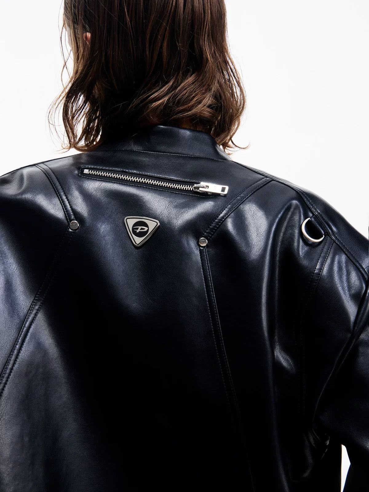 Blouson motard noir détail col montant et zip