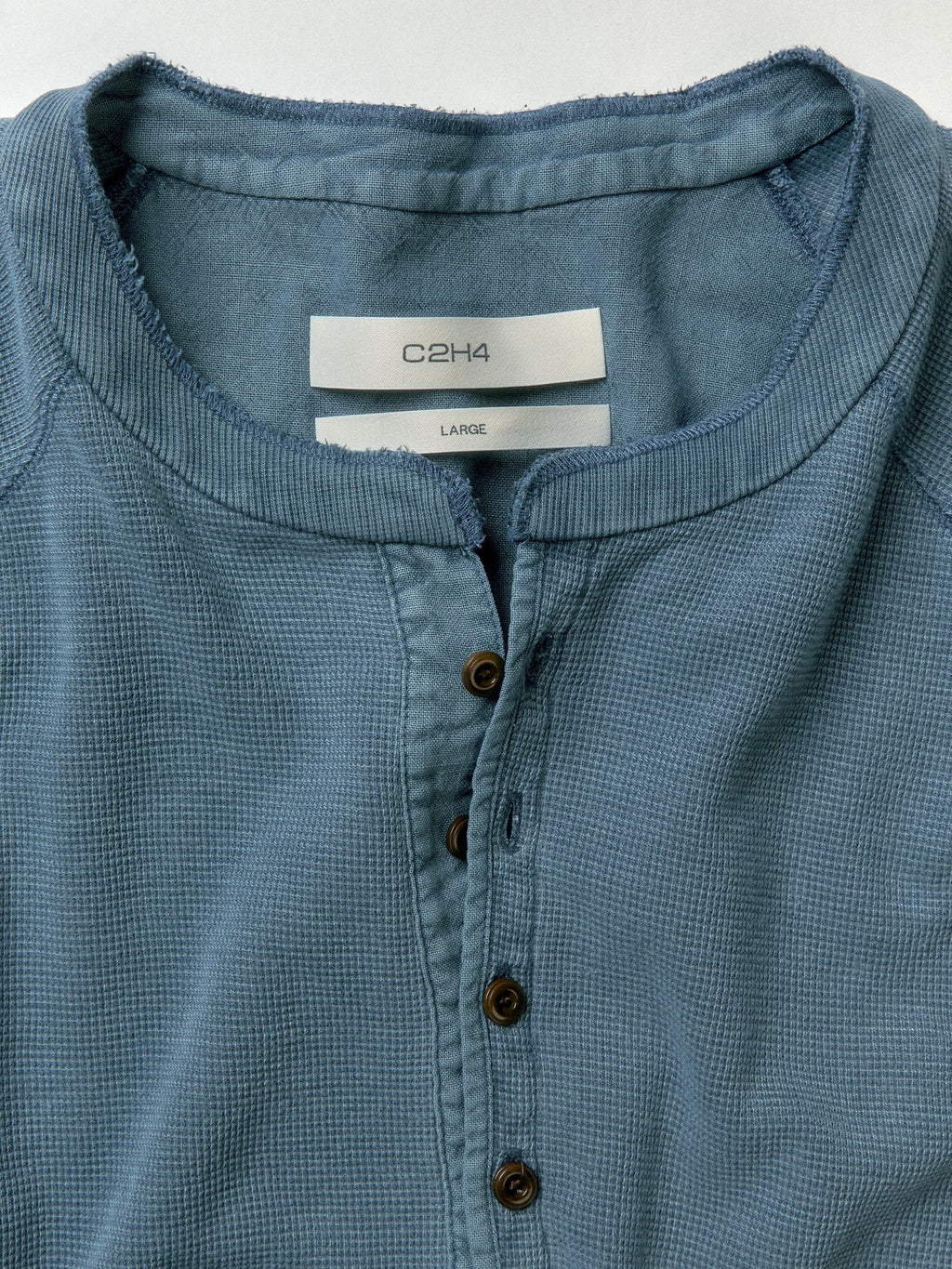 C2H4  Haut Henley texturé Moccasin Memory