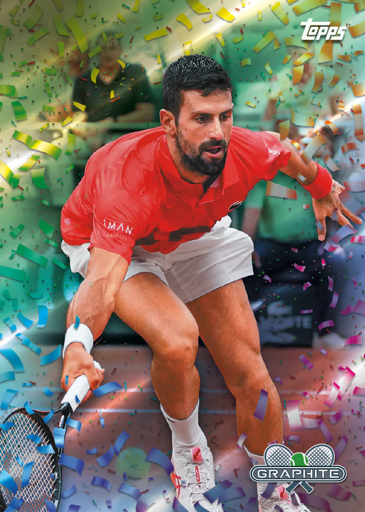 Carte Trading Individuelle Graphite Confettis Célébration Topps Tennis 2026, vue carte verticale joueur Novak Djokovic en polo rouge Lacoste en action sur fond confettis multicolores jaune vert rose bleu avec logo Graphite en bas à droite