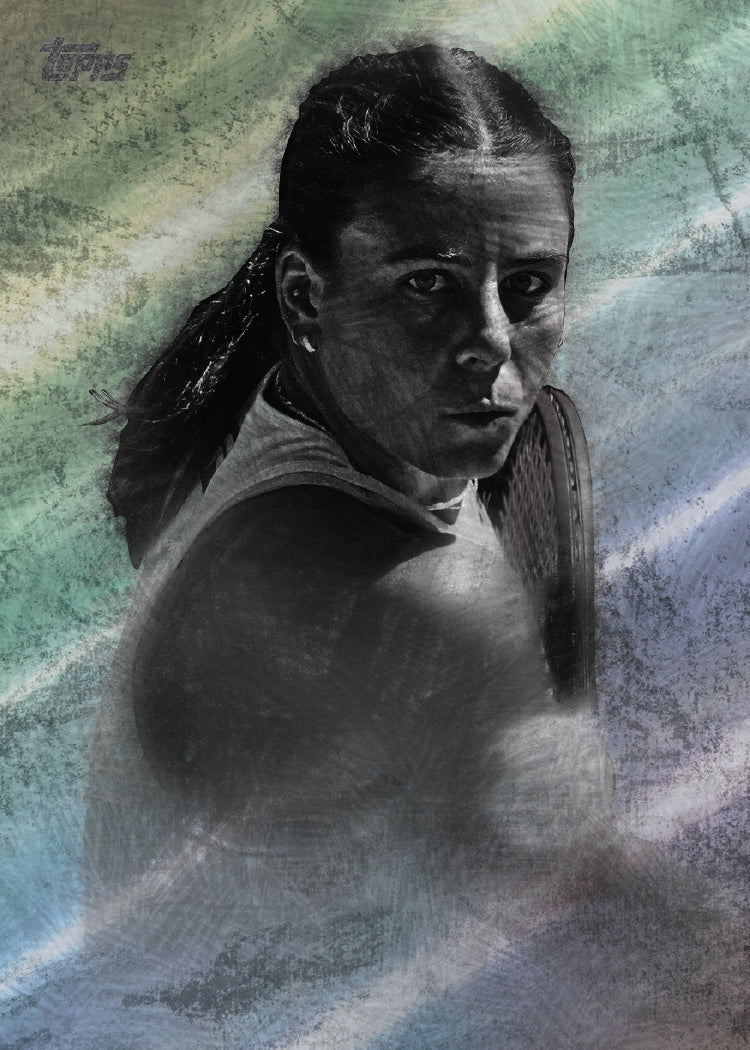 Carte Trading Short Print Graphite Dessin Fusain Aquarelle Topps Tennis 2026, vue carte verticale portrait artistique joueuse en noir et blanc fond aquarelle bleu vert avec raquette sur l'épaule regard intense logo Topps coin supérieur gauche