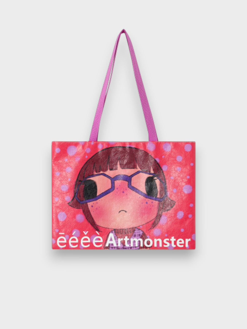 Tote bag eeee Artmonster rouge à pois mauves avec print manga kawaii fille à lunettes, anses roses, photo produit sur fond blanc

