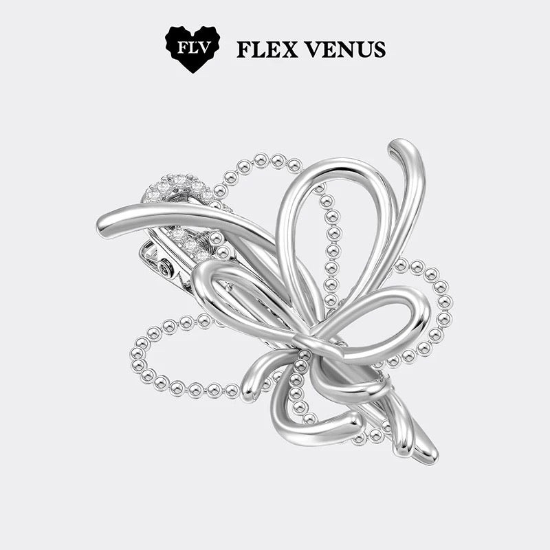 Barrette papillon argentée au design sculptural et aérien en métal brillant