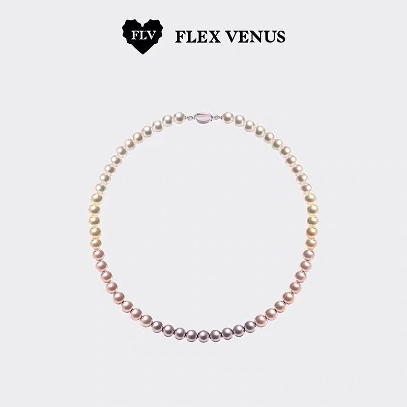 Collier de perles multicolores en dégradé pastel, design élégant et moderne