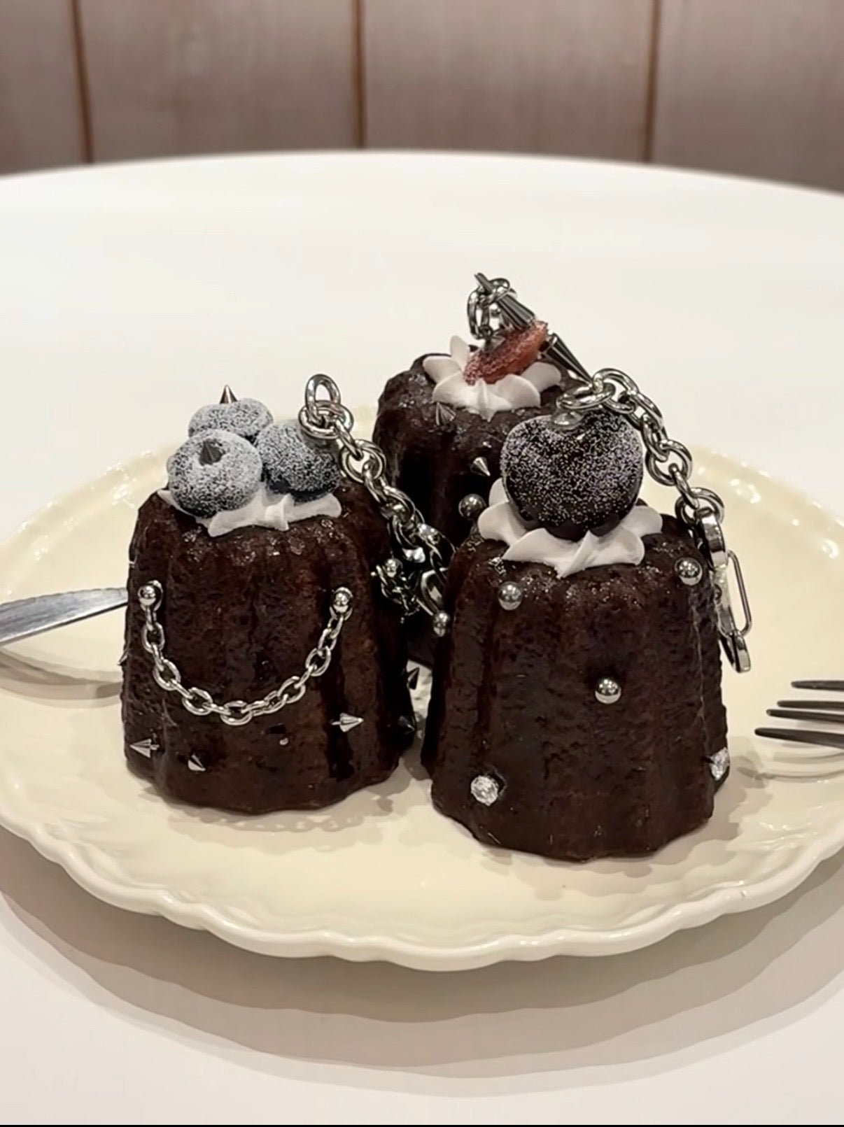 Breloque Canelé à la Cerise