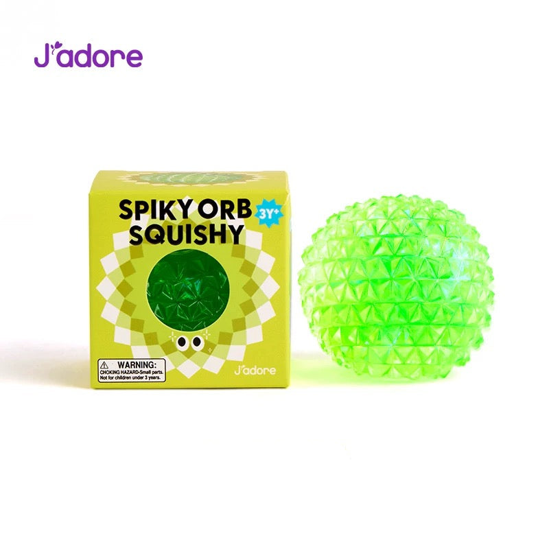 Balle squishy anti-stress J'adore Spiky Orb vert fluo à texture picots avec sa boîte d'emballage damier, photo produit sur fond blanc
