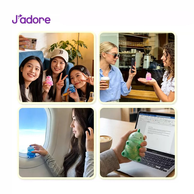 Jouets squishy J'adore Cloud en situation lifestyle : amies qui posent, partage en café, détente en avion et utilisation au bureau, photo 4 scènes
