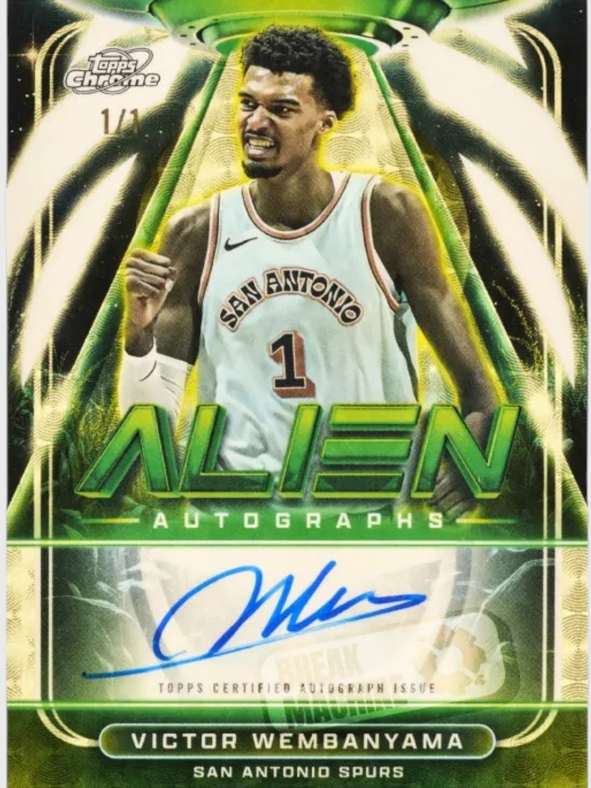 Topps Chrome Cosmic NBA 2025-26 - Carte autographe Victor Wembanyama Alien Autographs numérotée 1/1, San Antonio Spurs
