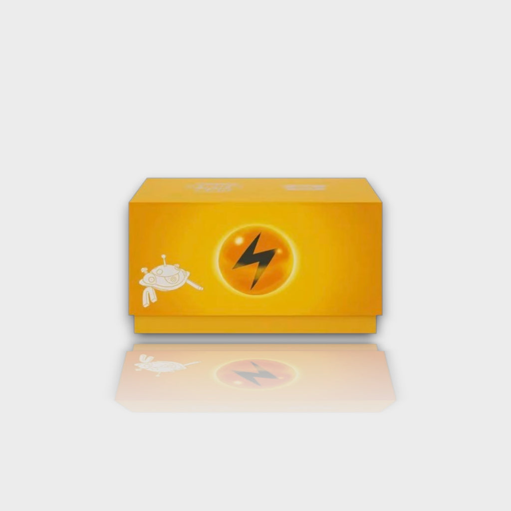 Pokémon Electric Radiant Energy Collection Box édition chinoise boîte jaune dorée avec Jirachi en relief blanc et logo Thunder Ball électrique central, vue de face
