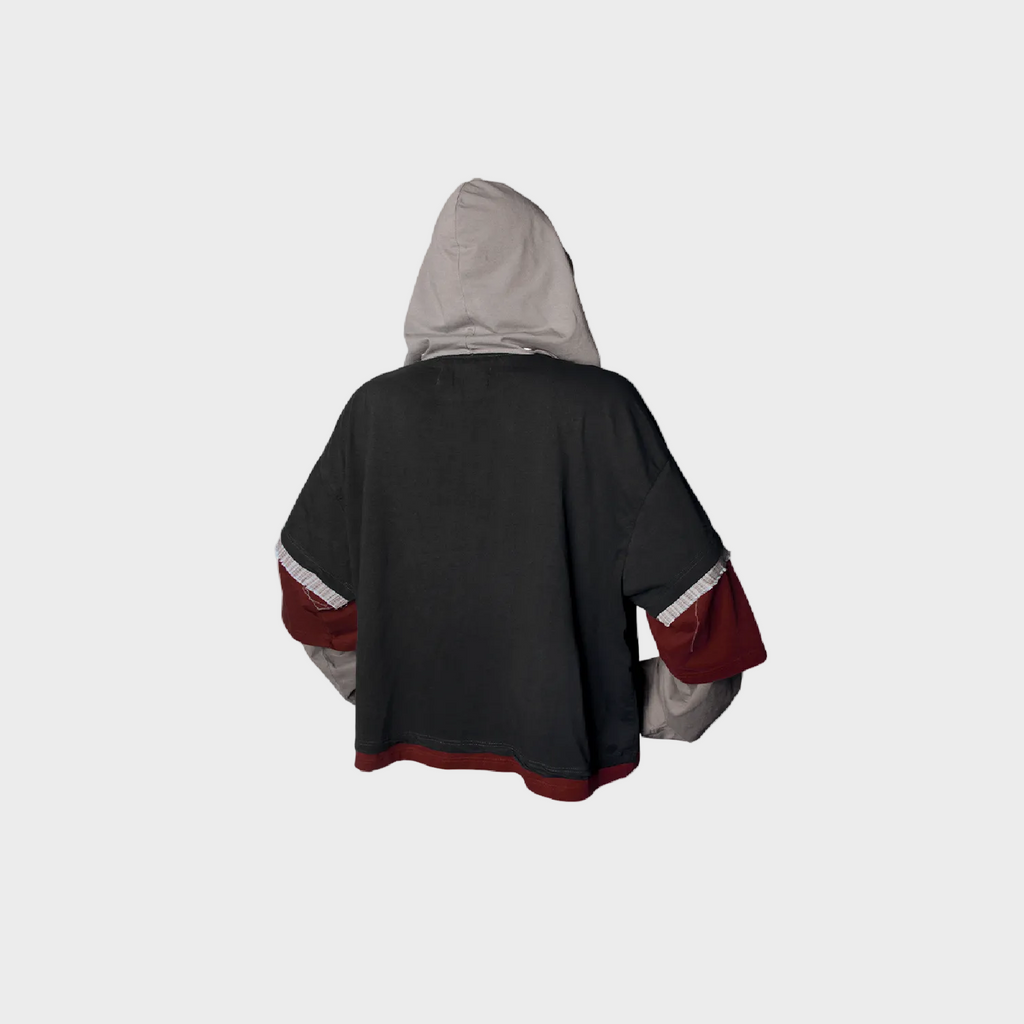 Vue arrière de la veste oversize patchwork à capuche gris et bordeaux