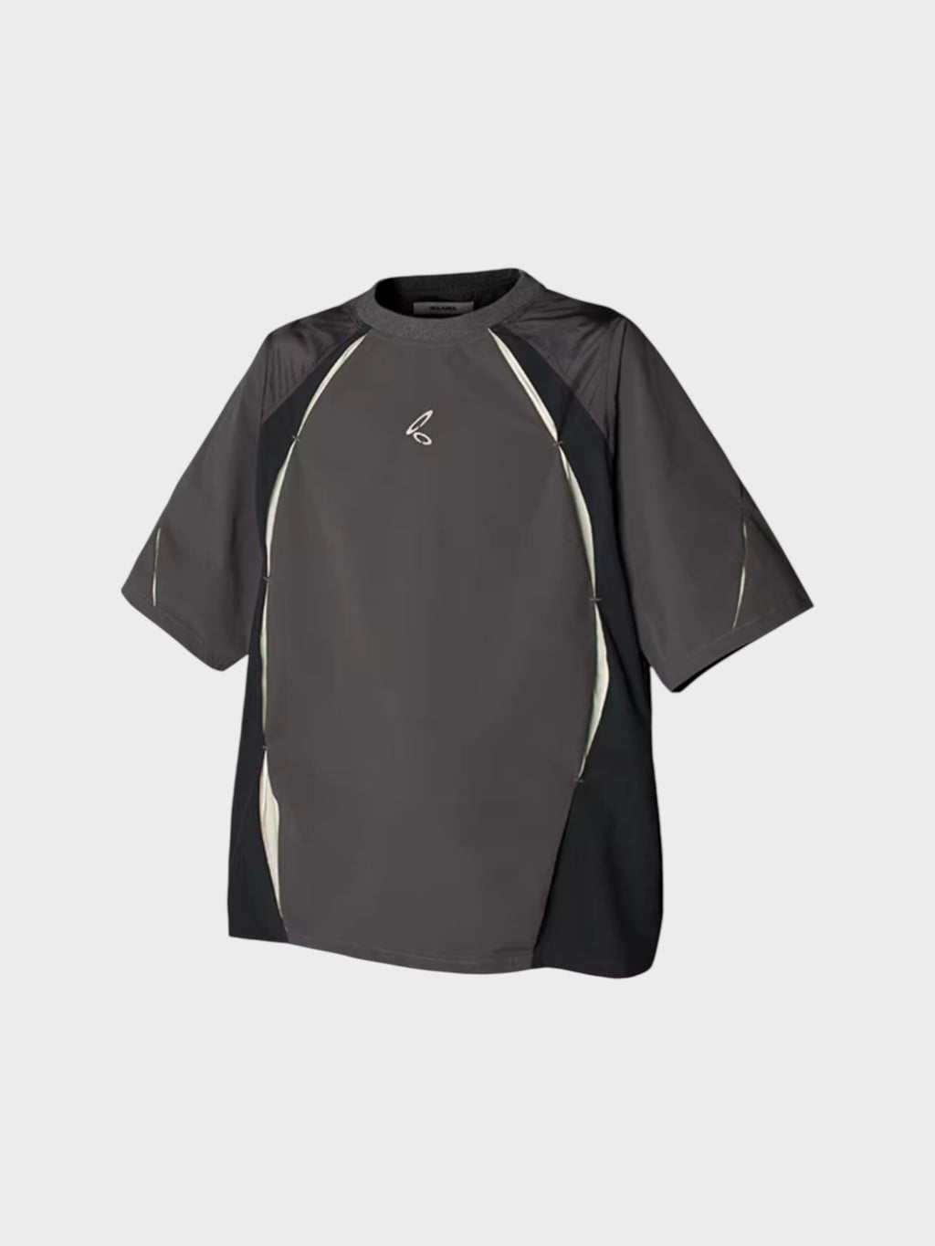 T-shirt RELABEL gris oversize style sport à bandes crème et logo brodé, vue de face sur fond blanc
