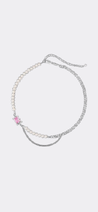 Collier mixte perles et chaîne argentée avec petit pendentif fleur rose