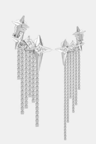 Boucles d’oreilles longues argentées avec étoiles sculptées et chaînes de strass