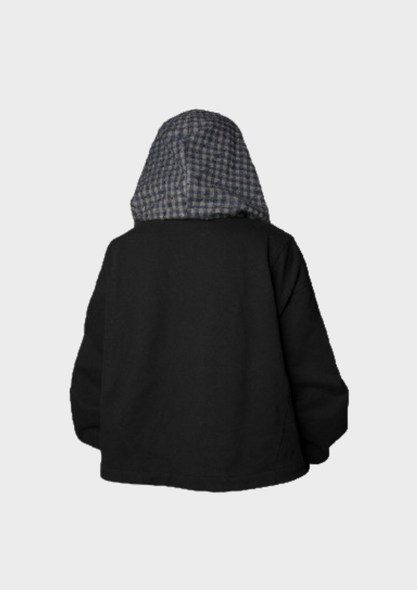 Vue arrière de la veste oversize noire avec capuche-écharpe à motif carreaux