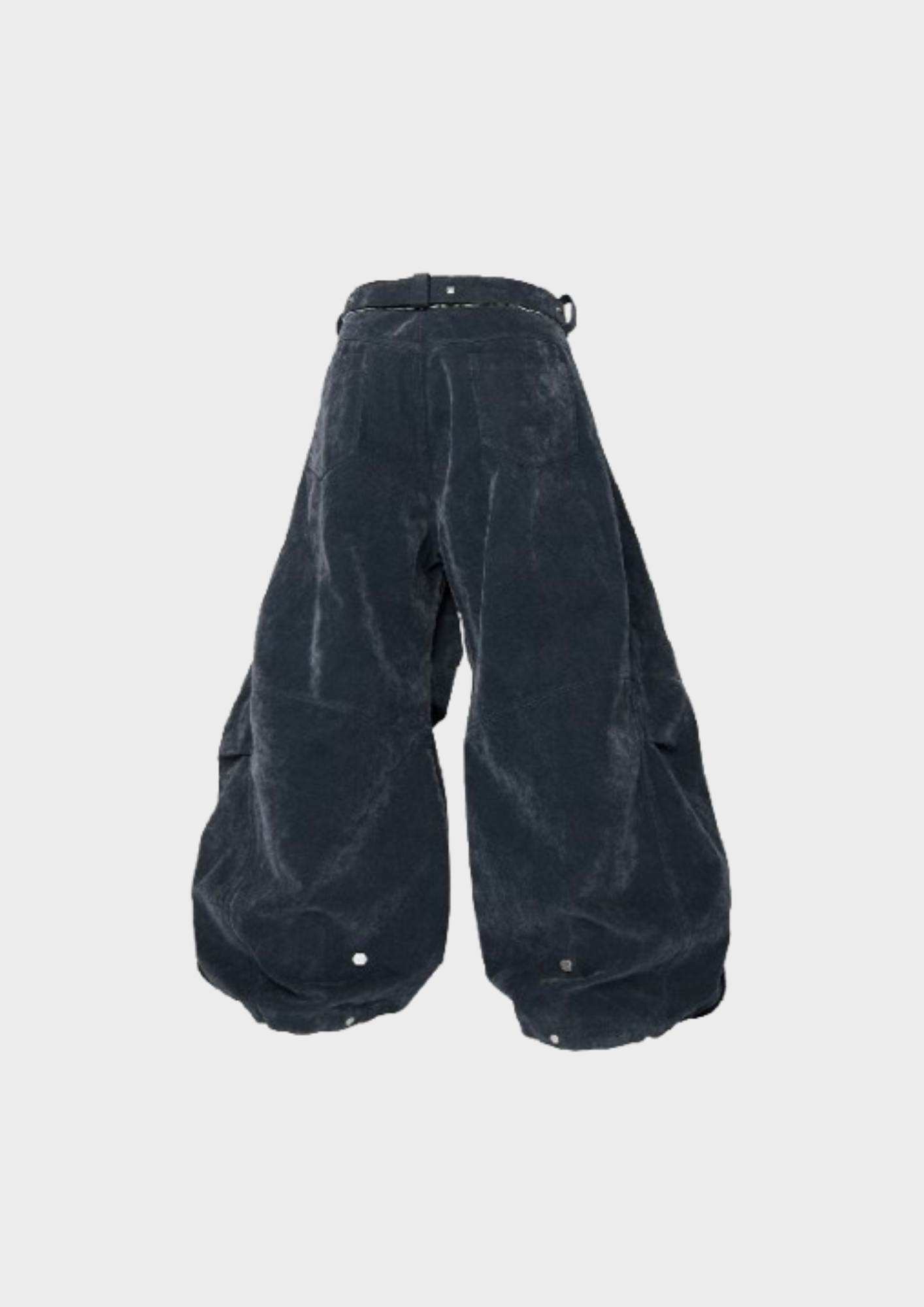Pantalon RELABEL à coupe large – vue de dos, structure architecturale