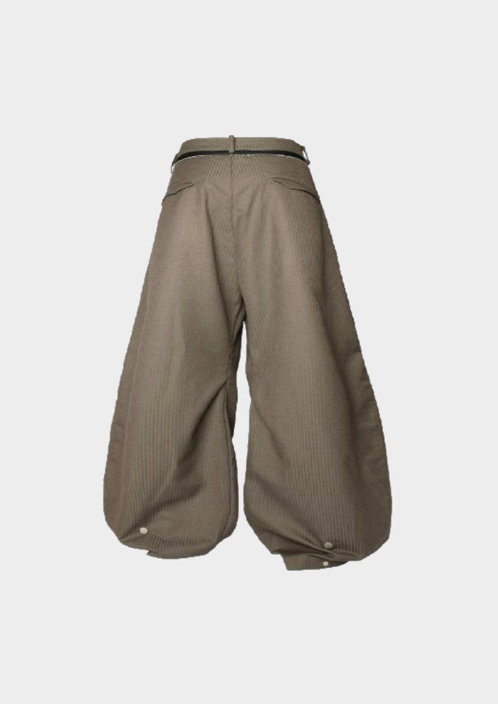 Pantalon RELABEL à plis architecturaux – vue de dos