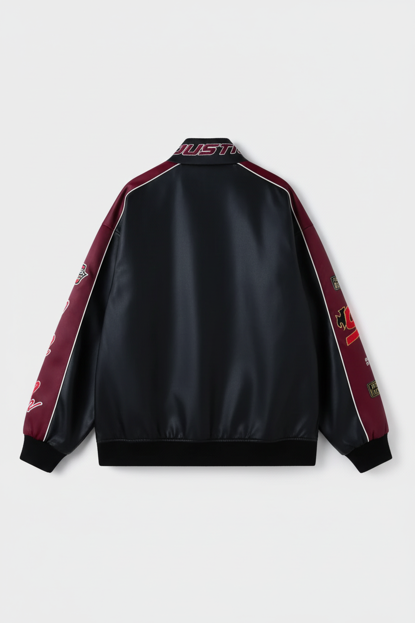 Veste bomber racing BJHG noire avec manches bordeaux brodées de patches et liserés blancs, vue de dos sur fond gris
