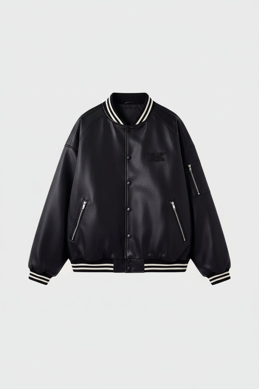 Veste teddy BJHG noir en cuir à col rayé blanc, pressions et zips argentés, vue de face sur fond gris
