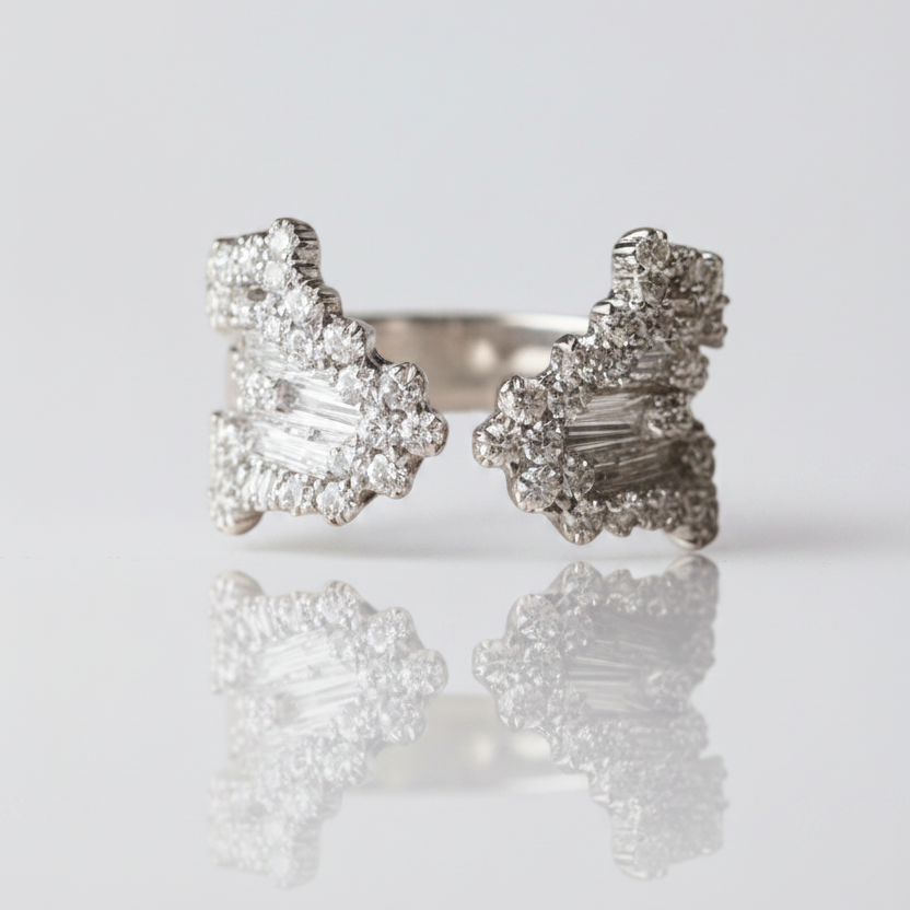 Bague cristaux baguette ouverte Vizo en argent métal, vue de face

