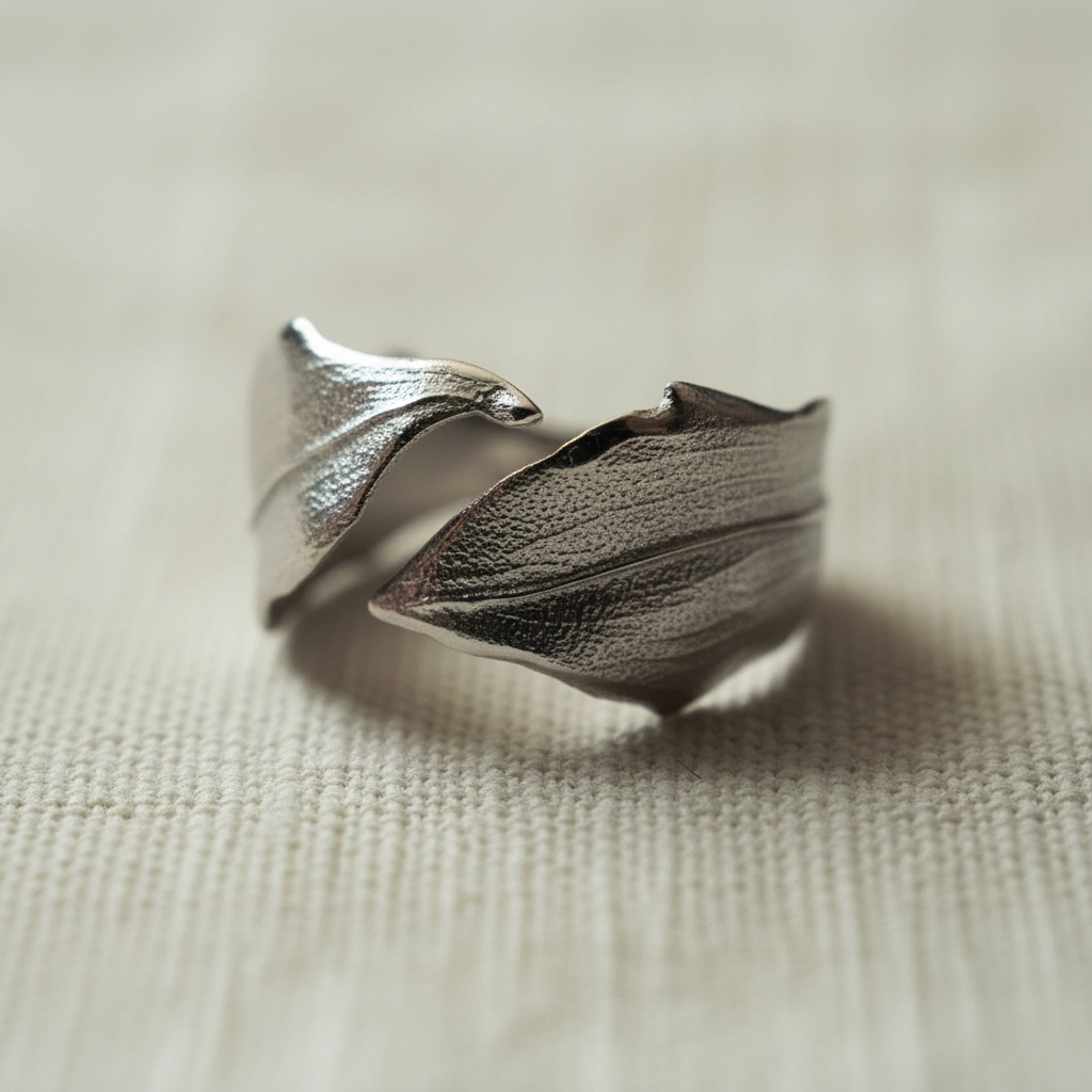 Bague texturée Freddo argentée en argent sterling, vue de face