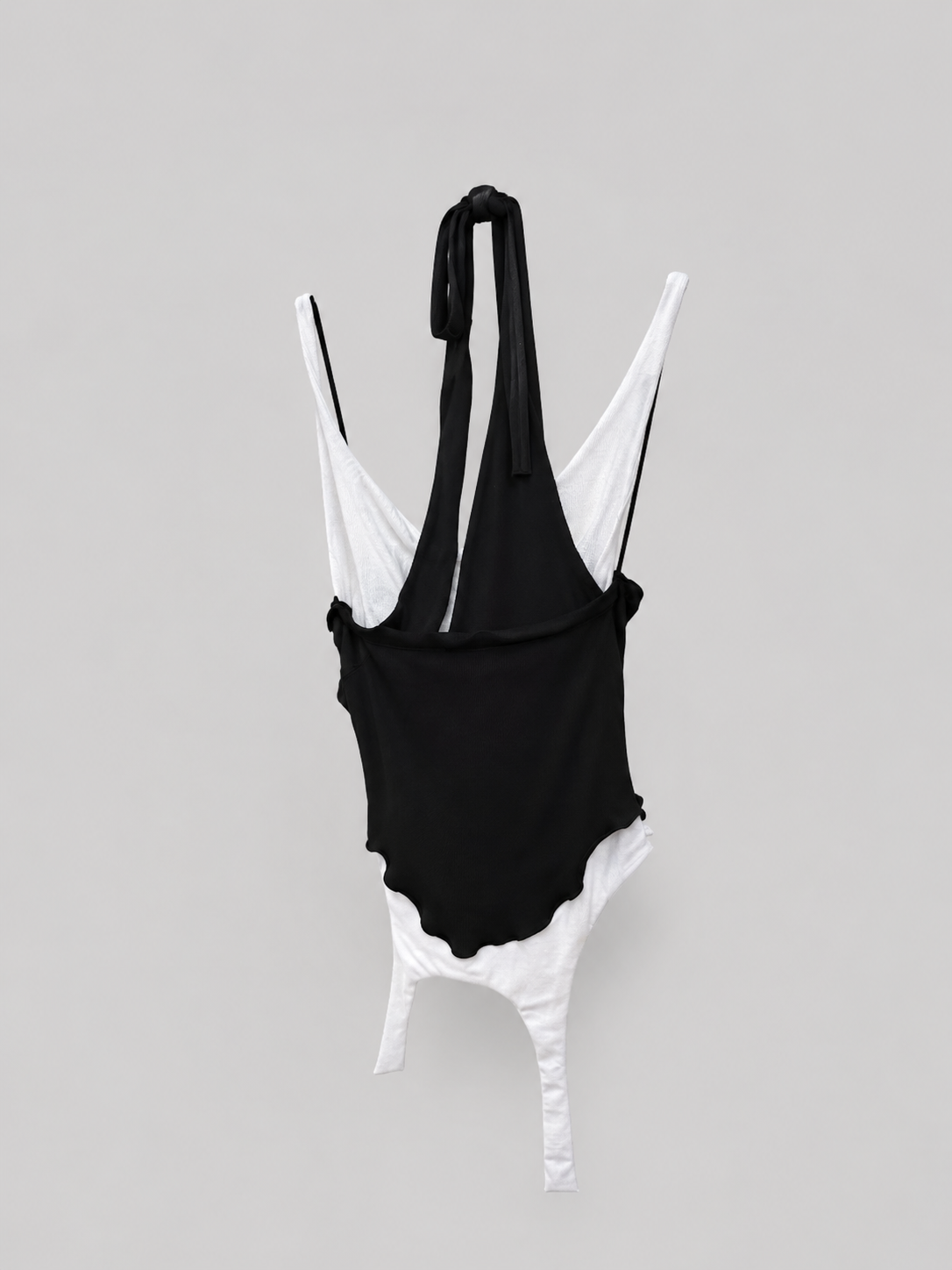 Body bicolore halter froncé sans marque noir et blanc en jersey, vue de dos