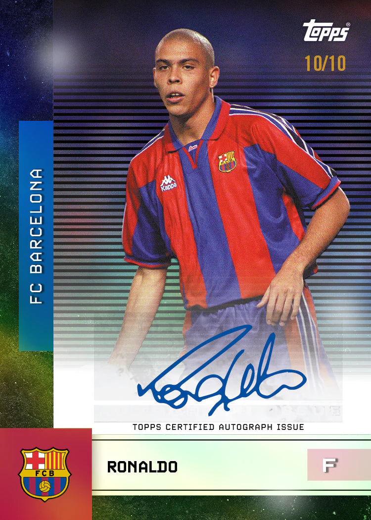 Carte autographe certified autograph Topps Ronaldo FC Barcelona 2025/26, numérotée 10/10 maillot Kappa vintage rouge et bleu signature bleue certifiée