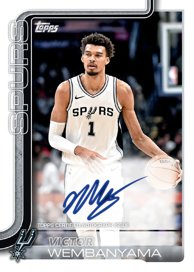 Carte basketball Topps 2025-26 Victor Wembanyama San Antonio Spurs autographe certifié Topps bordure blanche et argentée avec nom d'équipe vertical gris, vue de face