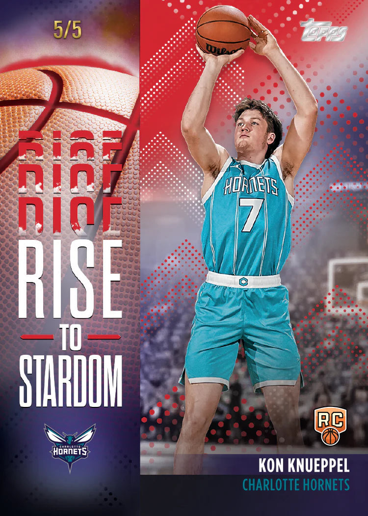 Carte basketball Topps 2025-26 Kon Knueppel Charlotte Hornets Rookie Card insert Rise to Stardom numérotée 5/5 fond rouge et violet, vue de face