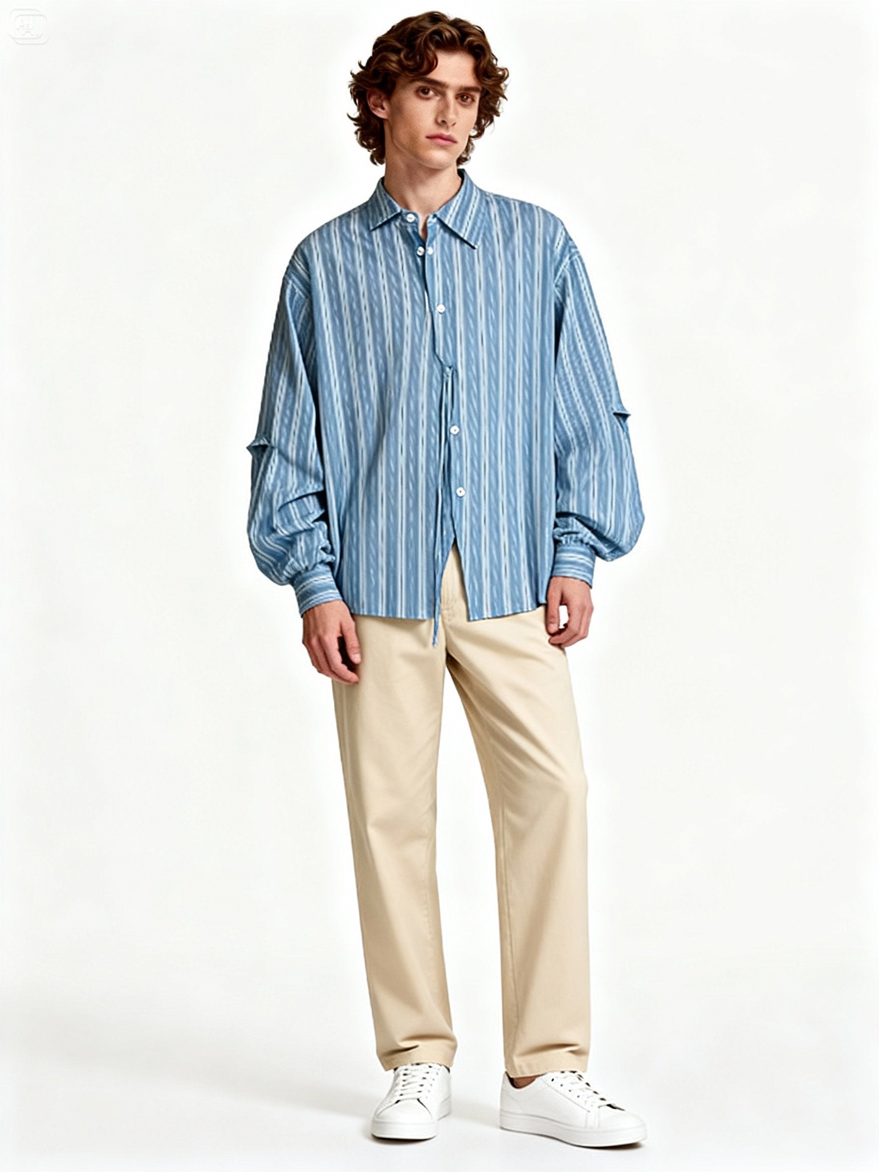 Mannequin homme portant la chemise oversize rayée bleu