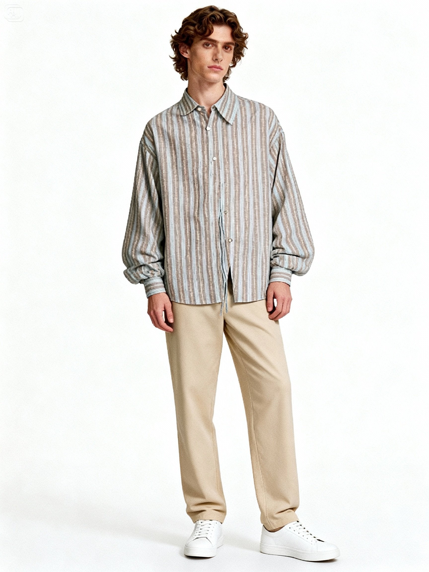 Mannequin homme portant la chemise oversize rayée