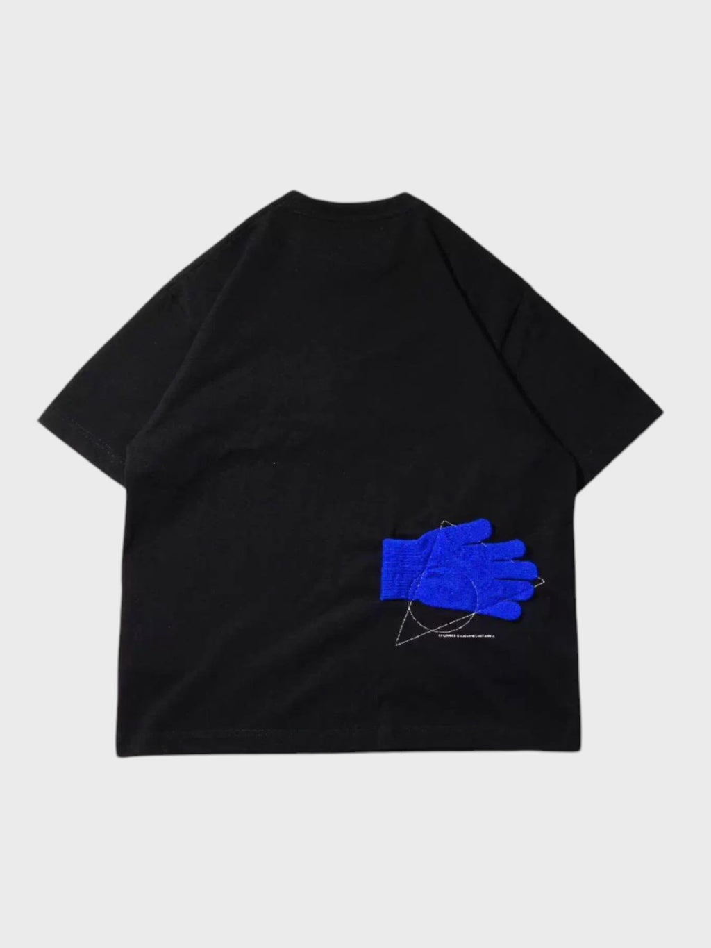 T-shirt Eafinetal en coton noir motif gant bleu appliqué au bas du dos avec broderie, vue de dos, fond blanc
