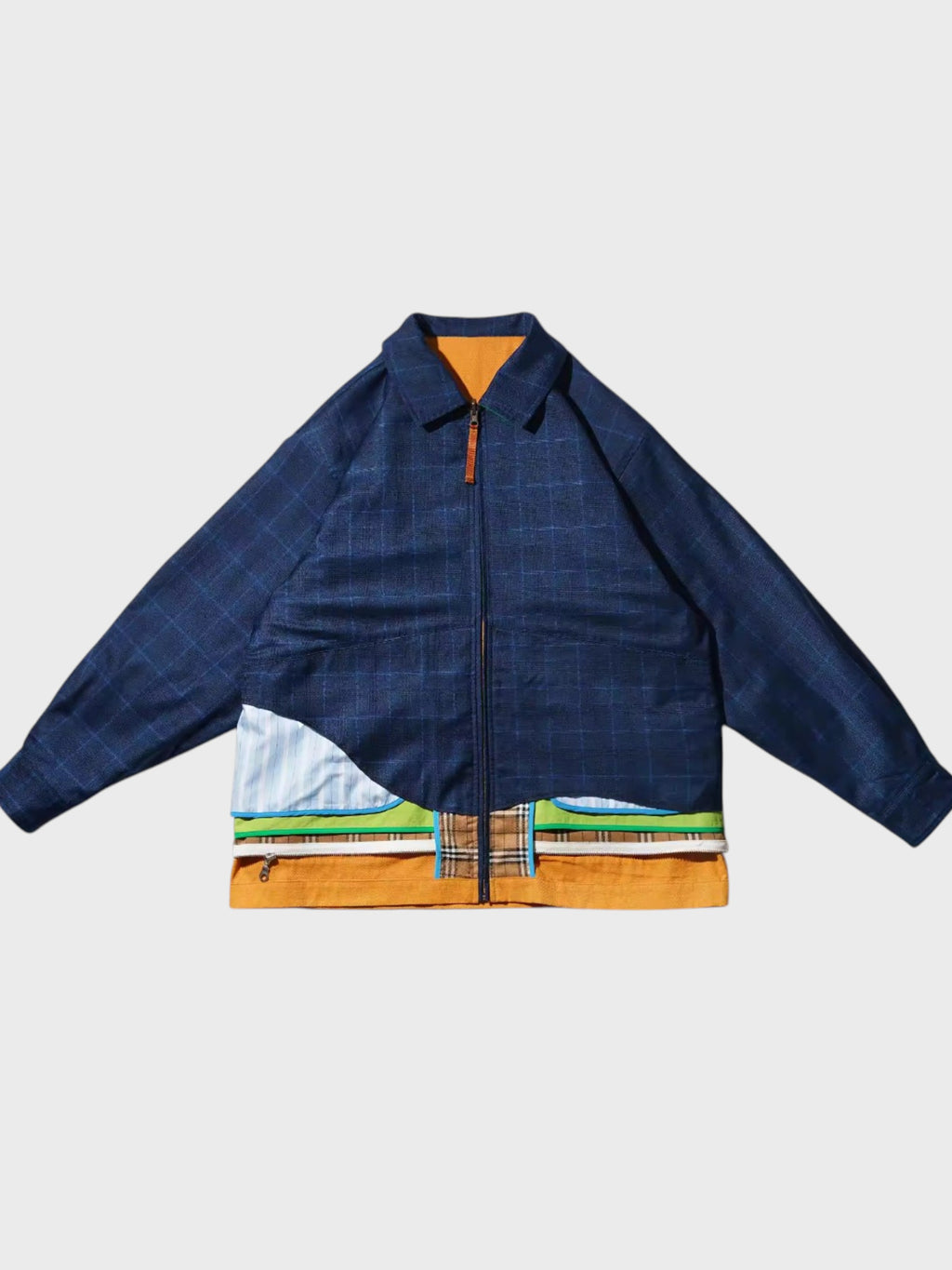 Veste réversible Eafinetal en tissu patchwork bleu marine et orange avec détails à carreaux multicolores, vue de face, fond blanc
