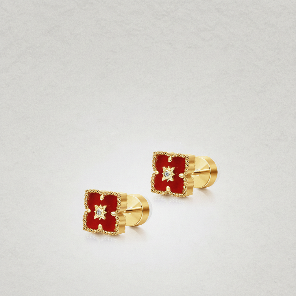 Boucles d'oreilles trèfle étoile FLV dorées et rouges métal et émail, vue arrière système de fermeture fond gris
