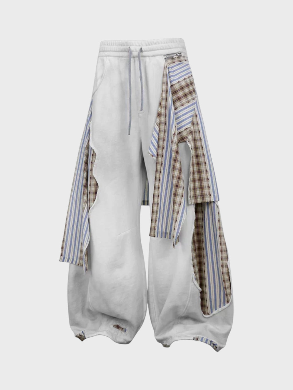 Jogging large RELABEL blanc patchwork rayures bleues et carreaux beige avec jupe-tablier plissée amovible, vue de face
