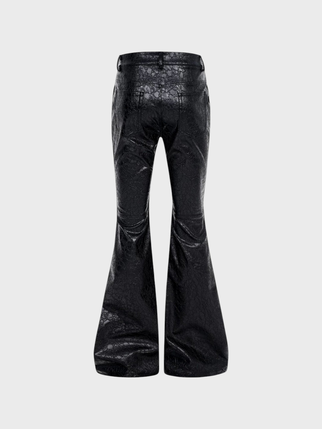 Pantalon bootcut STARTEXCEEDEND PU texturé noir brillant effet reptile craqueelé avec poches dos et jambes évasées bootcut sculptées, vue de dos
