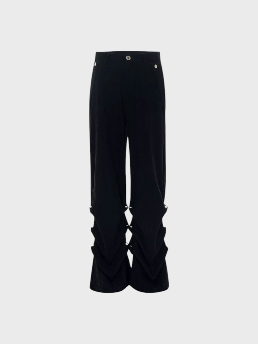 Pantalon large STARTEXCEEDEND velours suédé noir mat avec fronces accumulations bas de jambes et œillets argentés, boutons-pression argentés taille haute, vue de face
