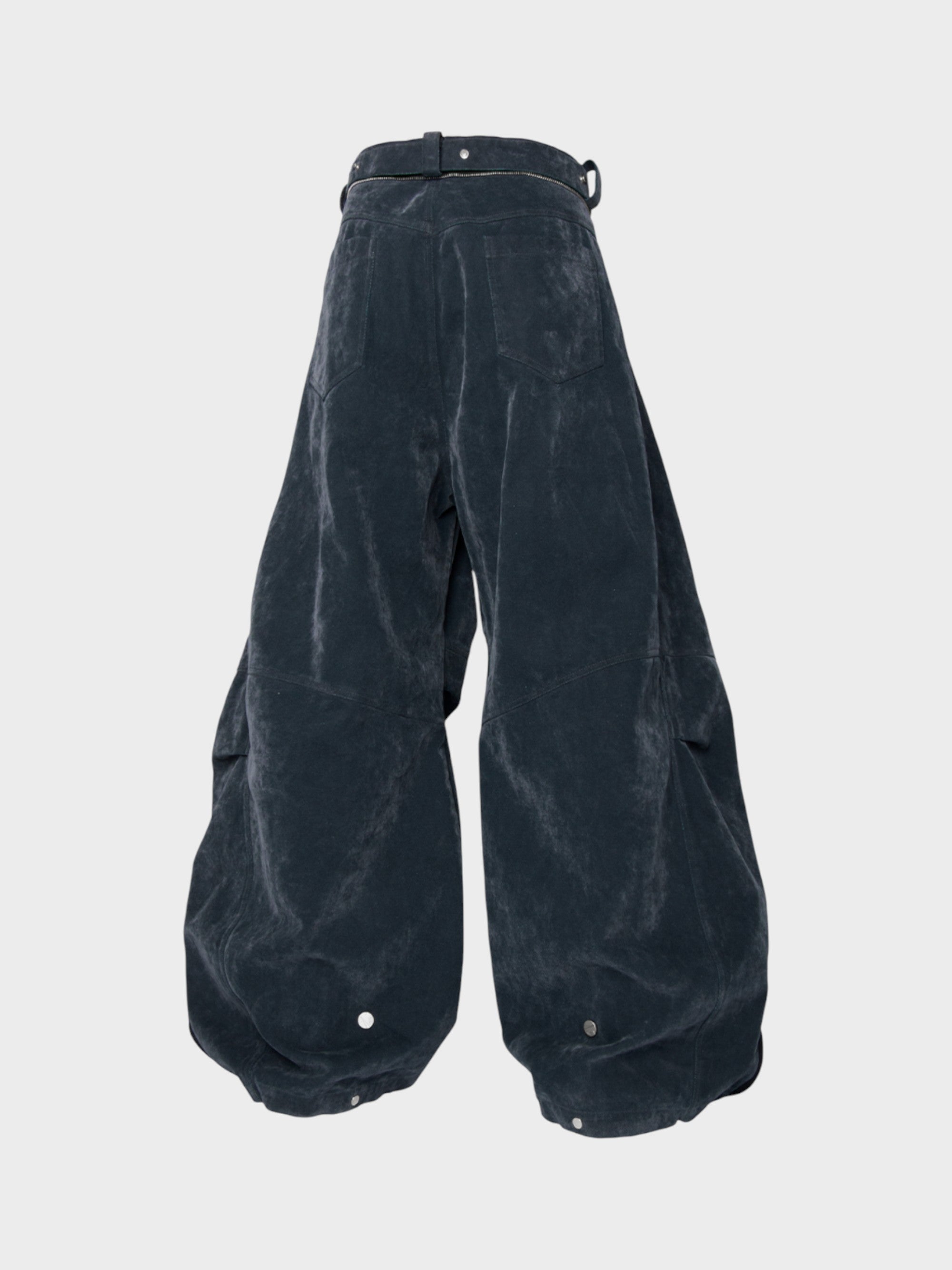 Pantalon ballon avec ceinture Relabel noir en coton, vue de dos sur fond blanc