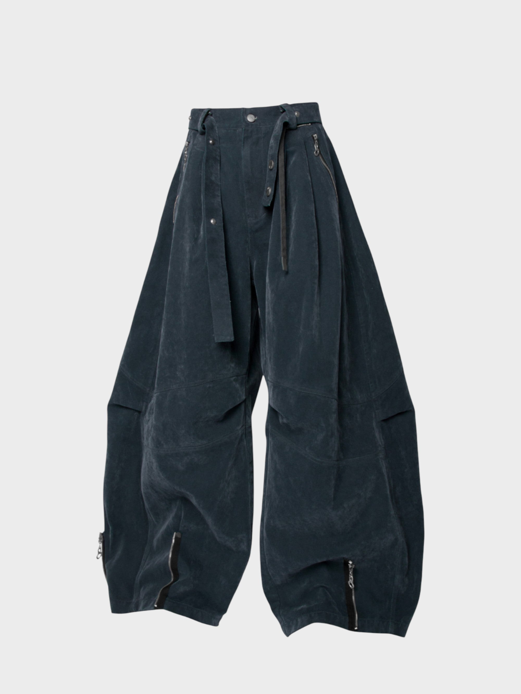 Pantalon ballon avec ceinture Relabel noir en coton, vue de face sur fond blanc, détail ceinture et fermetures éclair