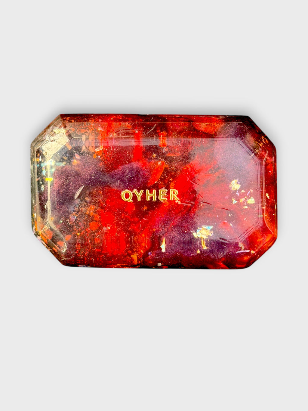 Savon artisanal QYHER rouge en glycérine, vue de dessus