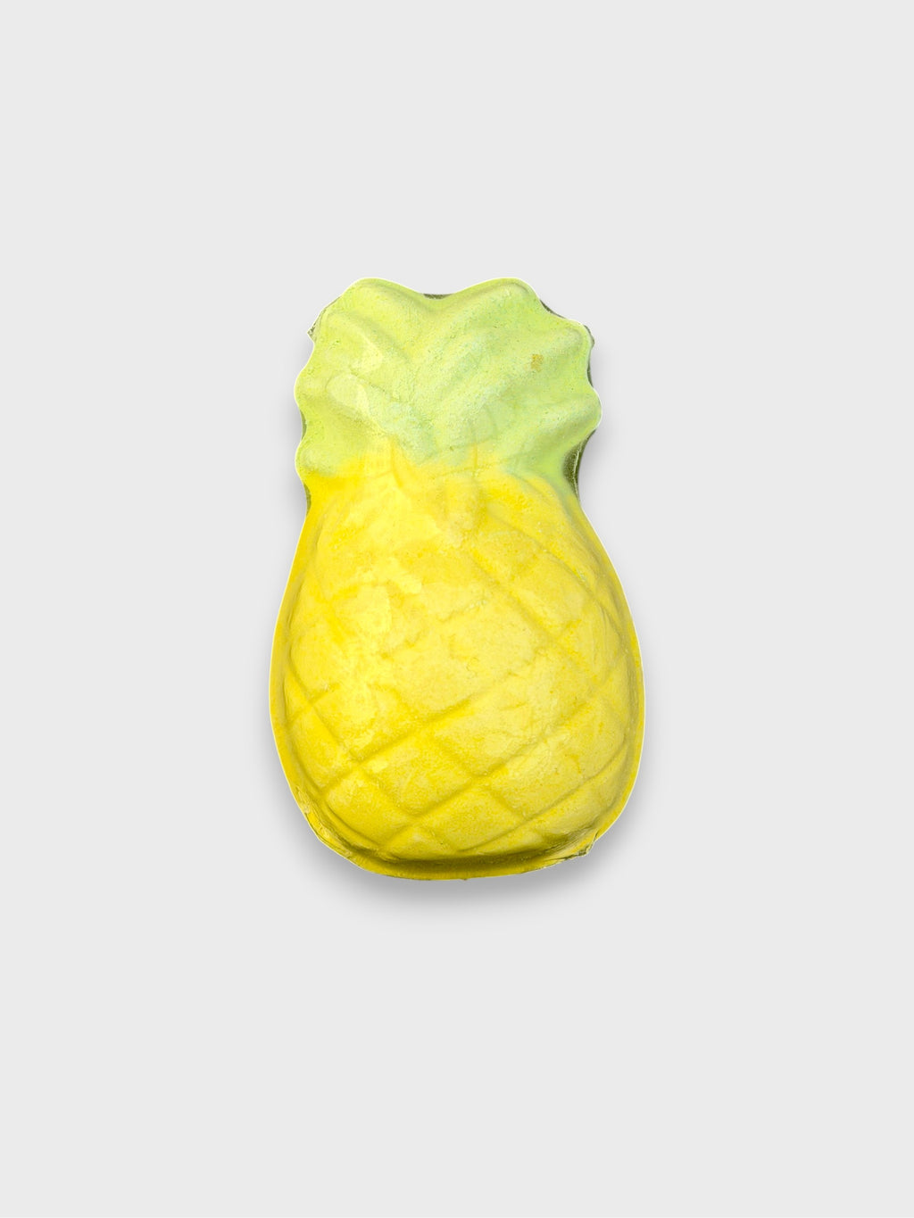 Savon artisanal jaune et vert en glycérine forme ananas, vue de face