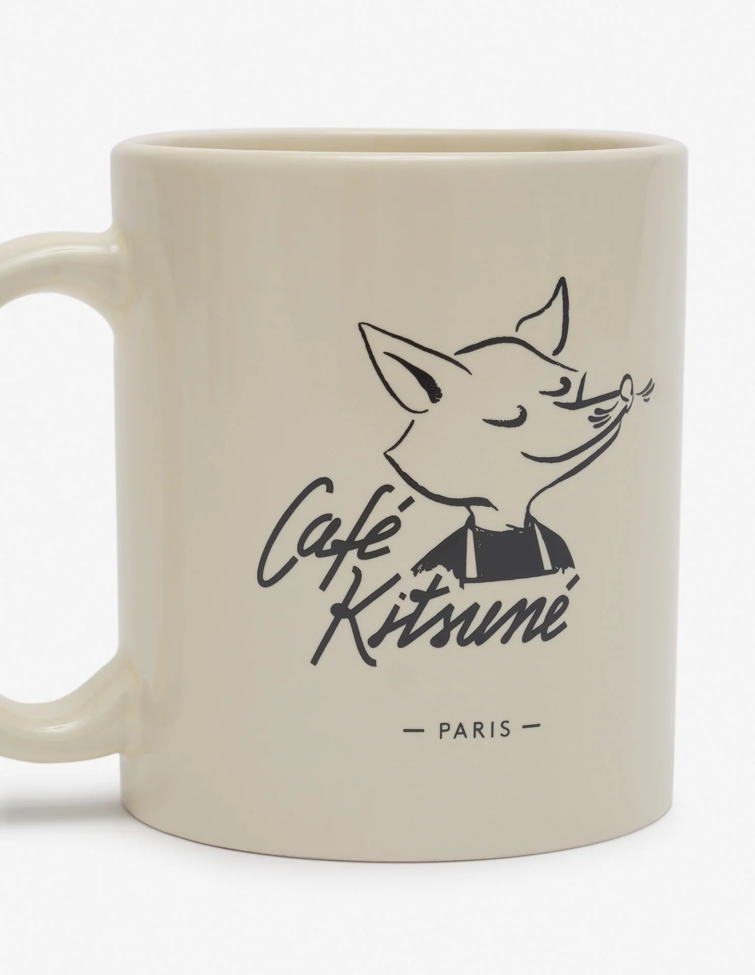 Détail du motif BARISTA FOX sur mug Café Kitsuné en porcelaine
