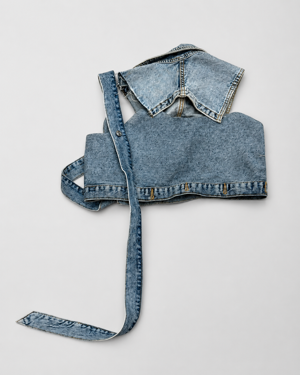 Top crop en denim col chemise avec poche poitrine et laçage sans marque bleu délavé en denim, vue de face