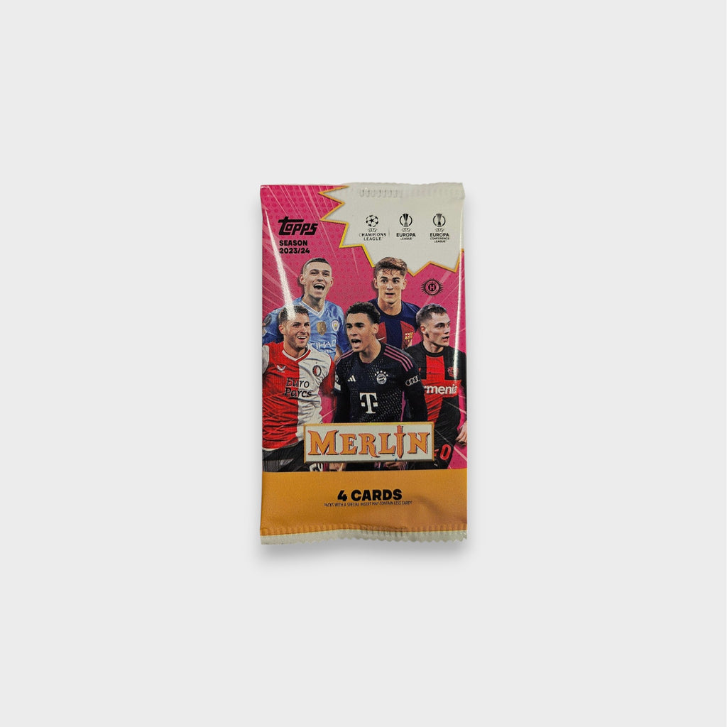 Topps Merlin Chrome UEFA Champions League Europa League 2023-2024 pack de 4 cartes à collectionner football, vue de face, fond blanc
