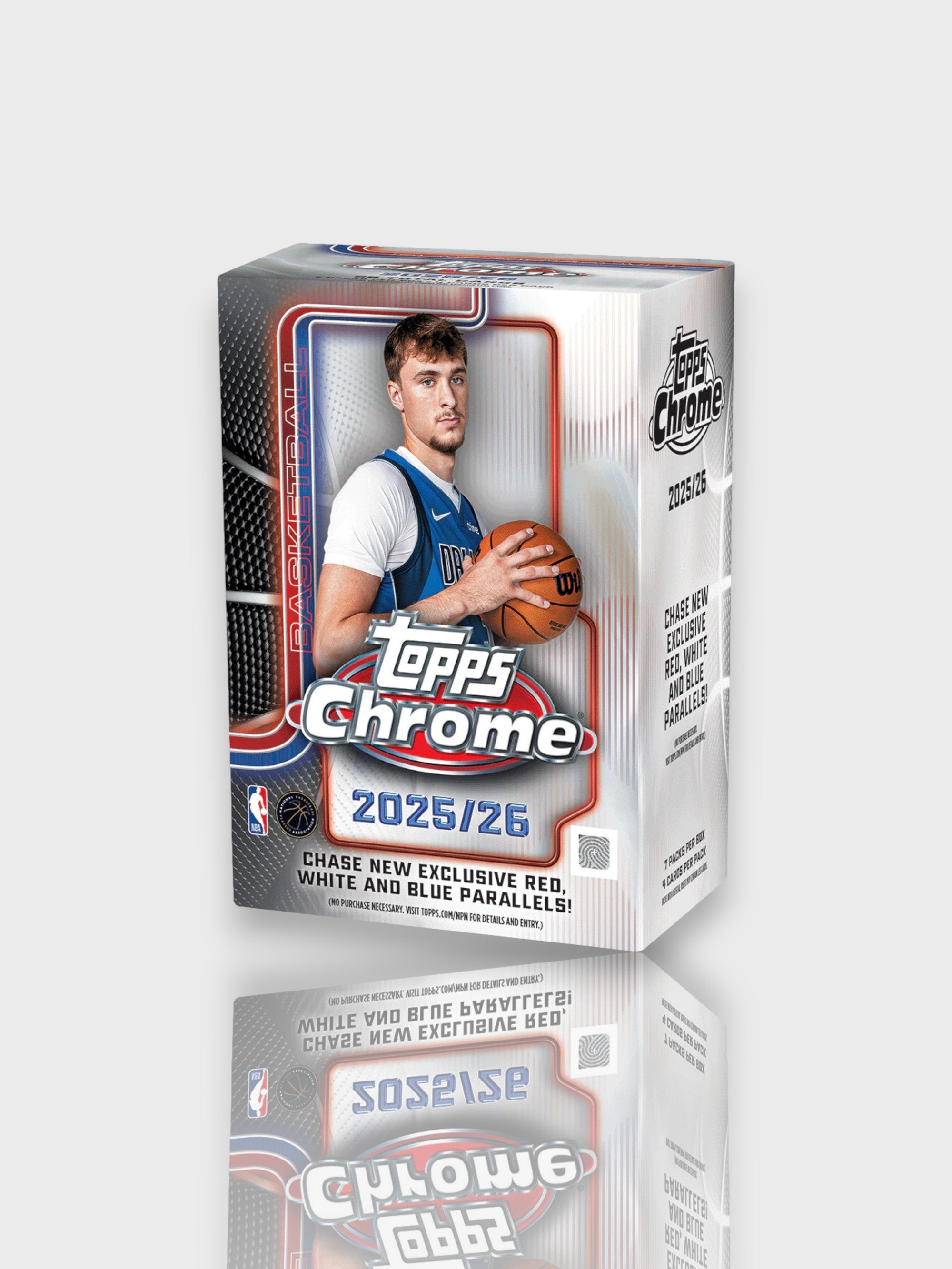 Value box Chrome Basketball Topps NBA 2025/26, boîte vue de trois quarts sur fond gris, parallèles exclusifs rouge blanc et bleu, 7 packs par boît2