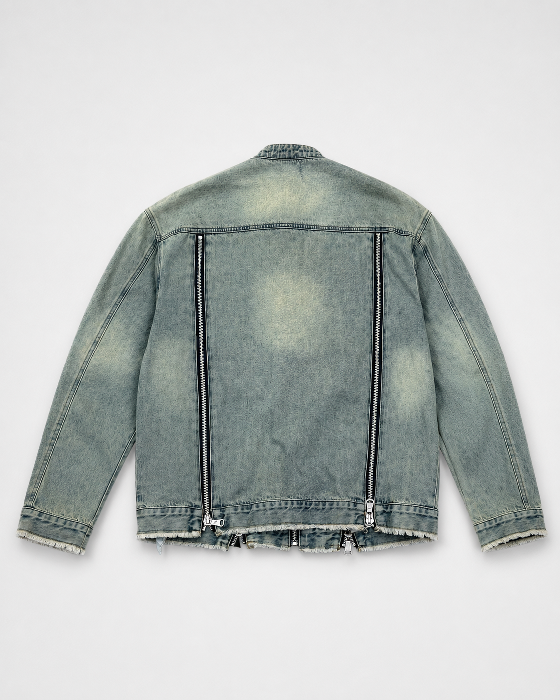 Veste en denim multi-zip style cargo ANOCRA bleu délavé en denim avec zips au dos, vue de dos