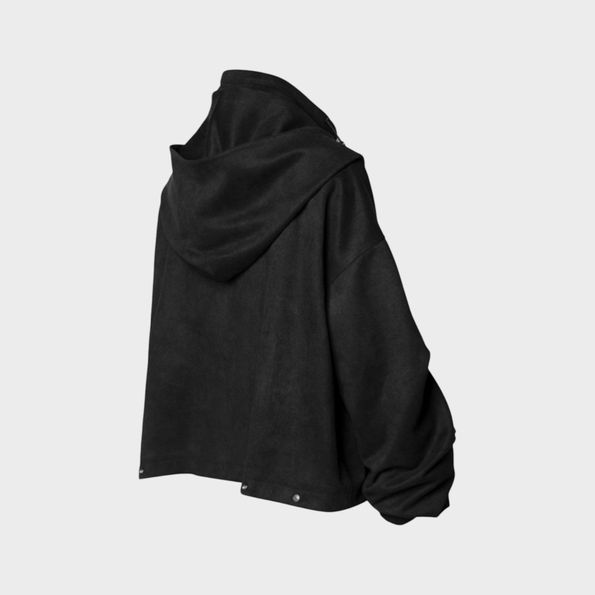 Veste oversize superposée à capuche Relabel noire en laine et coton, vue de dos sur fond gris, détail grande capuche drapée et boutons-pression